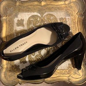 Never worn, sz 8, black, 2 1/2 inch heels